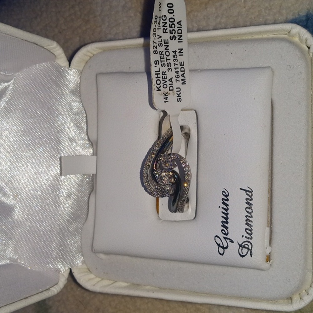 Diamond ring - Picture 2 of 2